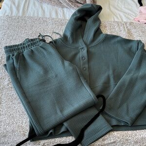 Lou & Grey Waffle Knit set - M bottom, L top